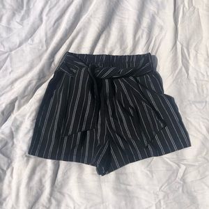 Shorts with belt